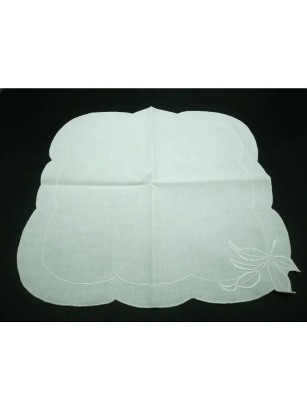 Off-White Placemat and Napkin Set Embroidered Floral Design 6 of Each 12 Pieces